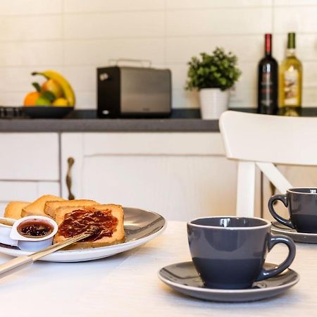 Birkin Apartments Каляри Екстериор снимка