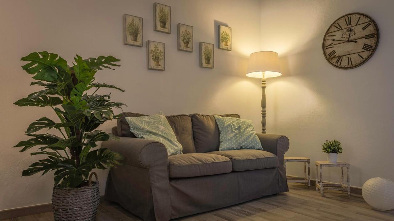 Birkin Apartments Каляри Екстериор снимка