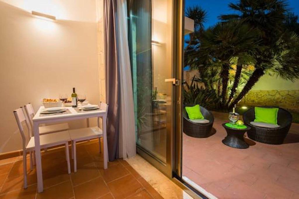 Birkin Apartments Каляри Екстериор снимка