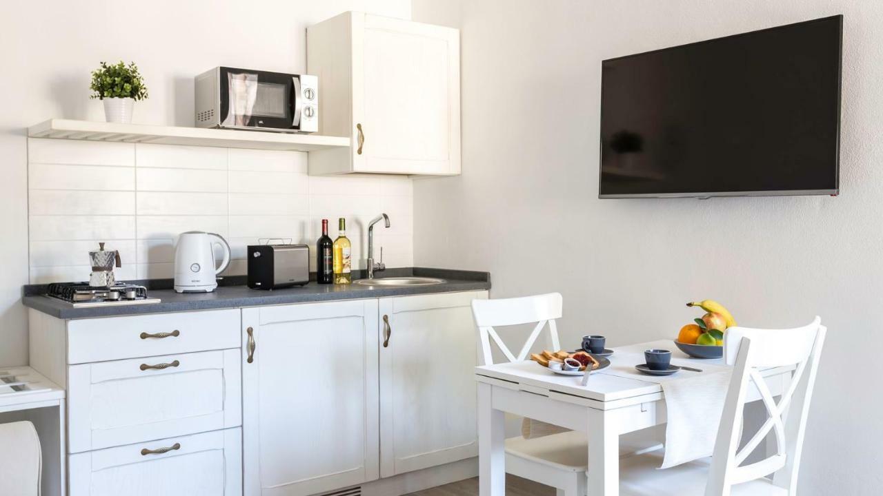 Birkin Apartments Каляри Екстериор снимка