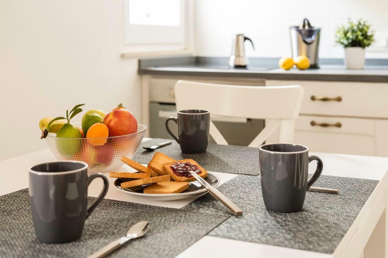 Birkin Apartments Каляри Екстериор снимка
