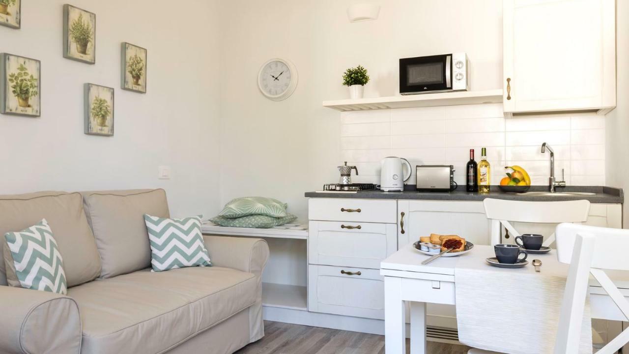 Birkin Apartments Каляри Екстериор снимка